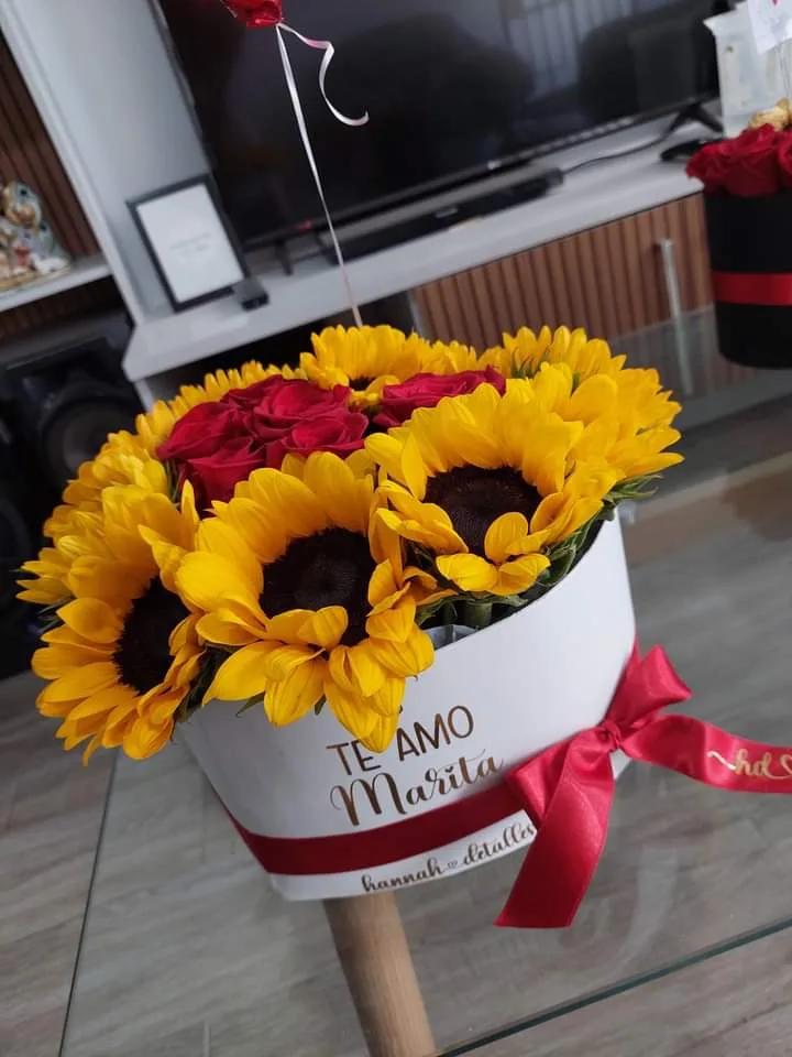 Box girasoles y rosas