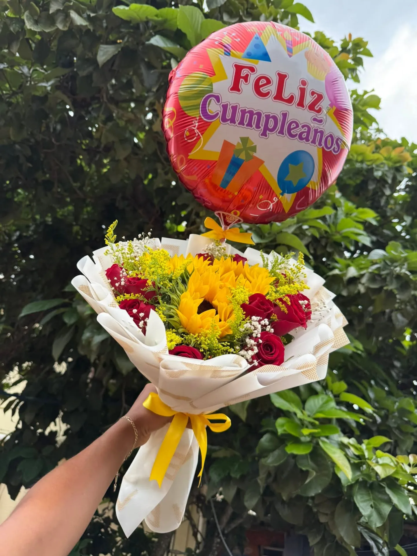 1 ramo girasol y rosas